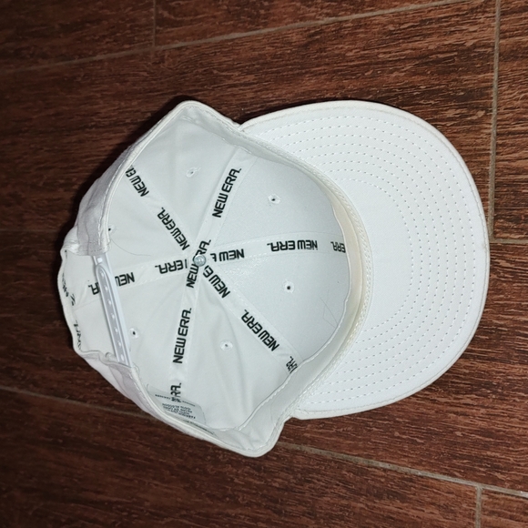 New Era Plain White Snapback Hat OS - Picture 7 of 8